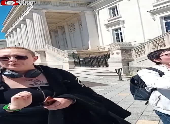 Video :The Matisse market is disrupted by two unruly ladies